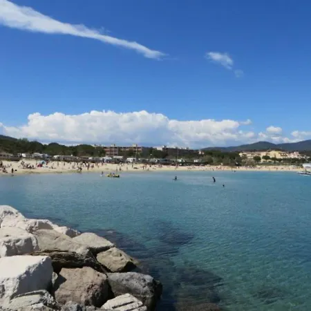 T2 A La Faviere Avec Piscine Et Parking Prive, Proche Plages Et Commerces - Fr-1-610-13